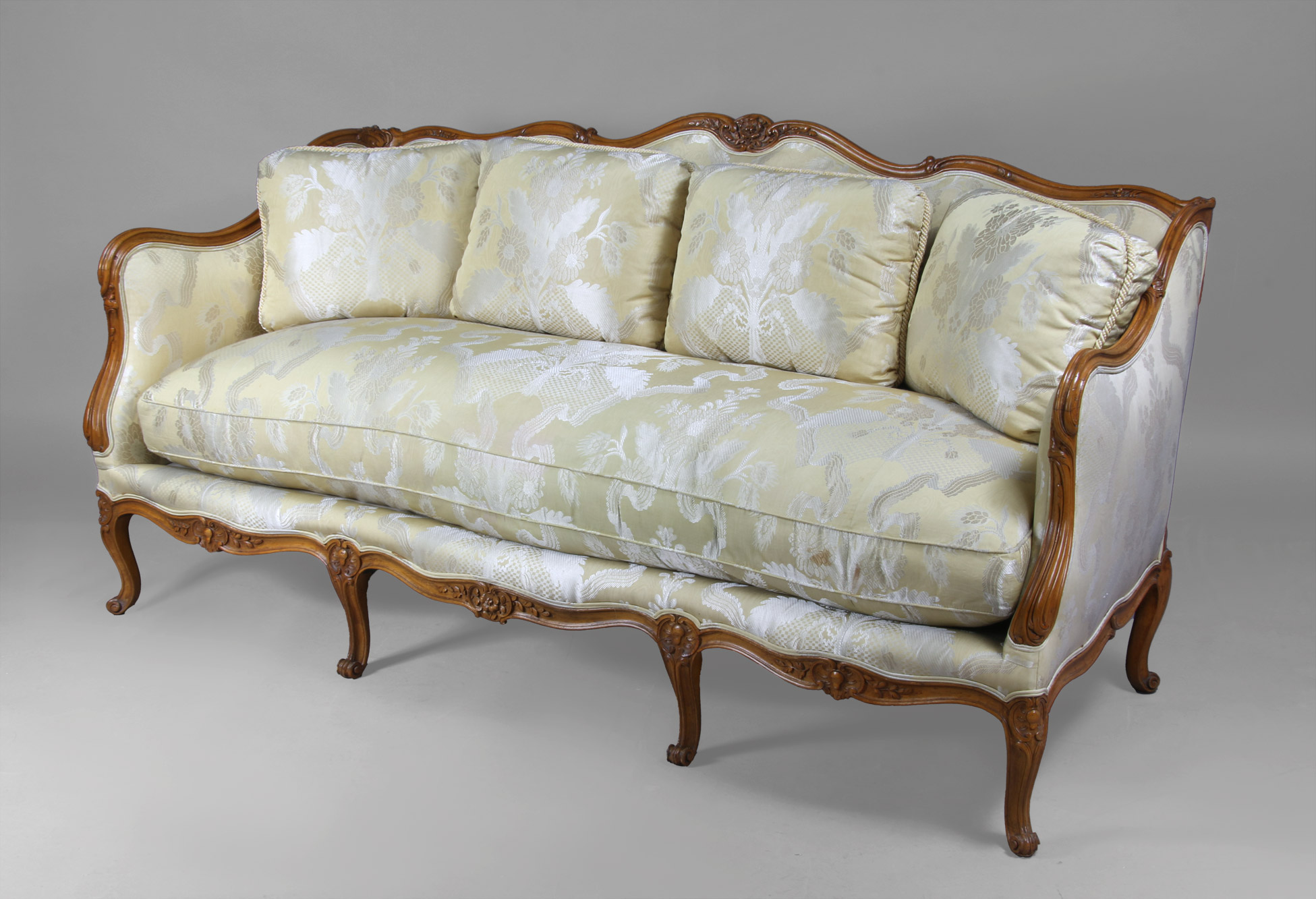 SOFA FRANCES DE ESTILO LUIS XV PARA TRES CUERPOS. SOFA FRANCES DE ESTILO LUIS XV PARA TRES CUERPOS.