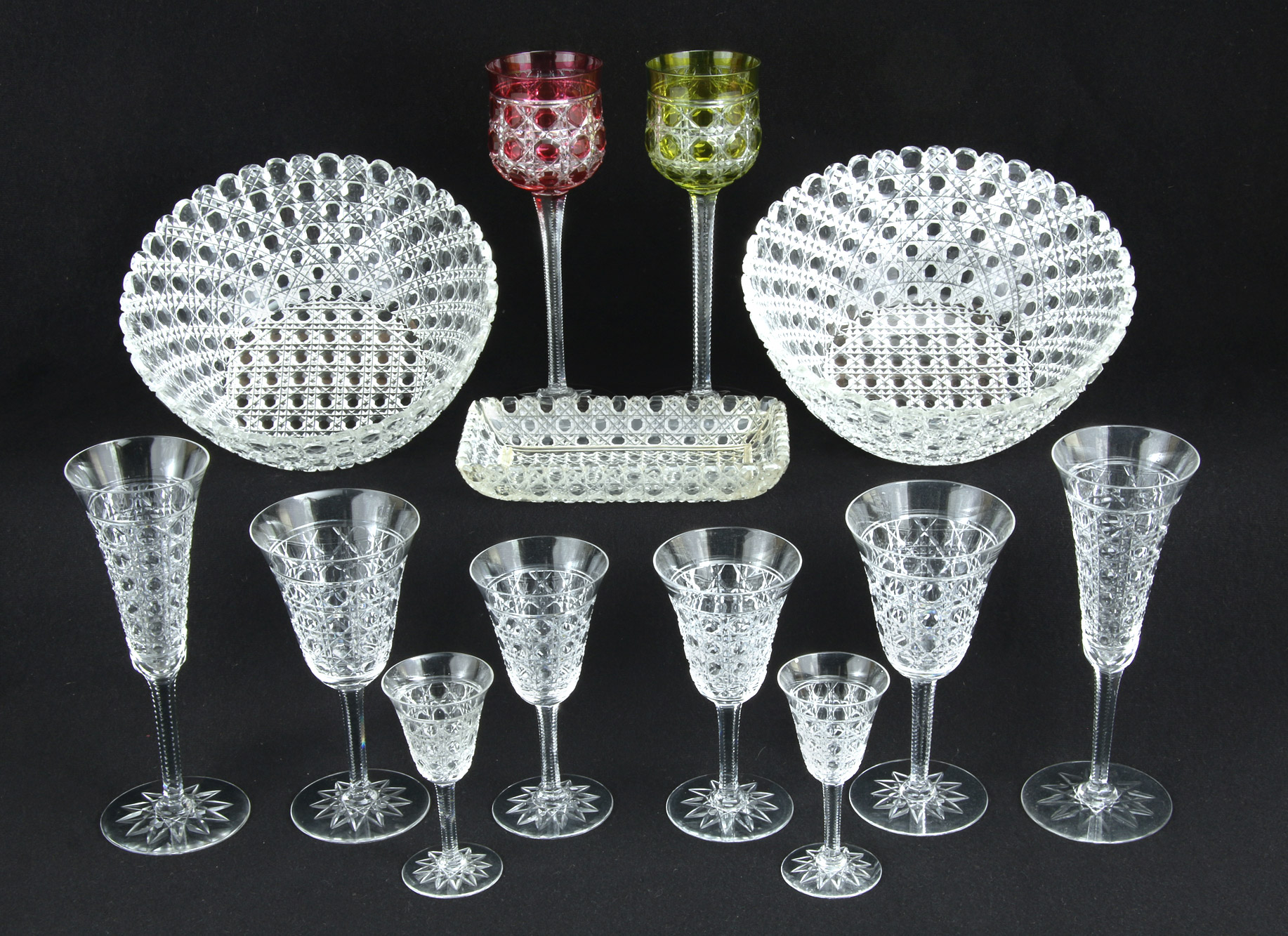 JUEGO DE COPAS DE FINO CRISTAL TALLADO. JUEGO DE COPAS DE FINO CRISTAL TALLADO.