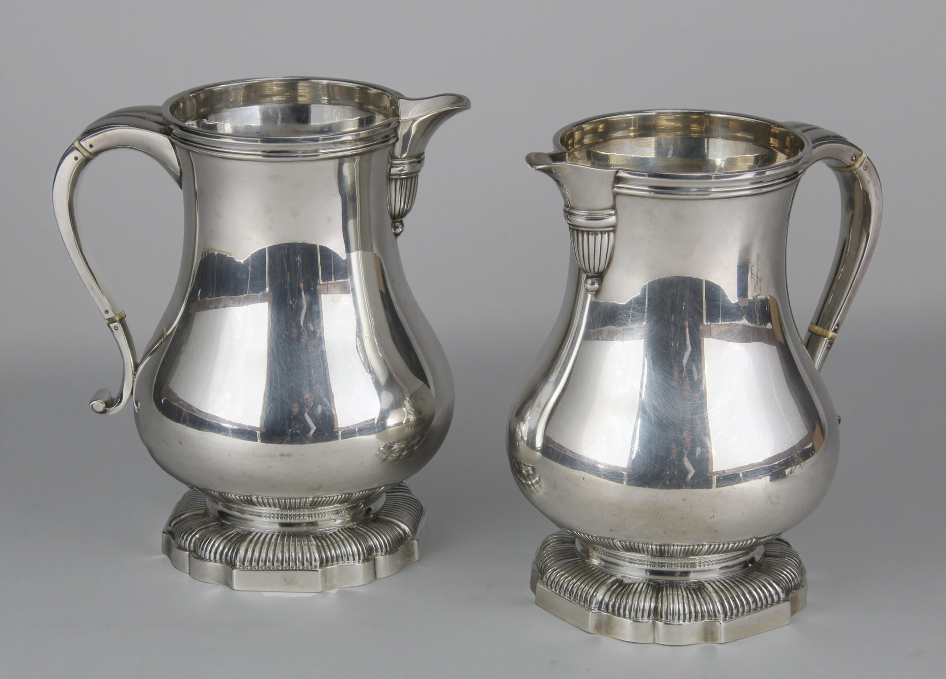 PAR DE JARRAS FRANCESAS SELLADAS PUIFORCAT. PAR DE JARRAS FRANCESAS SELLADAS PUIFORCAT.