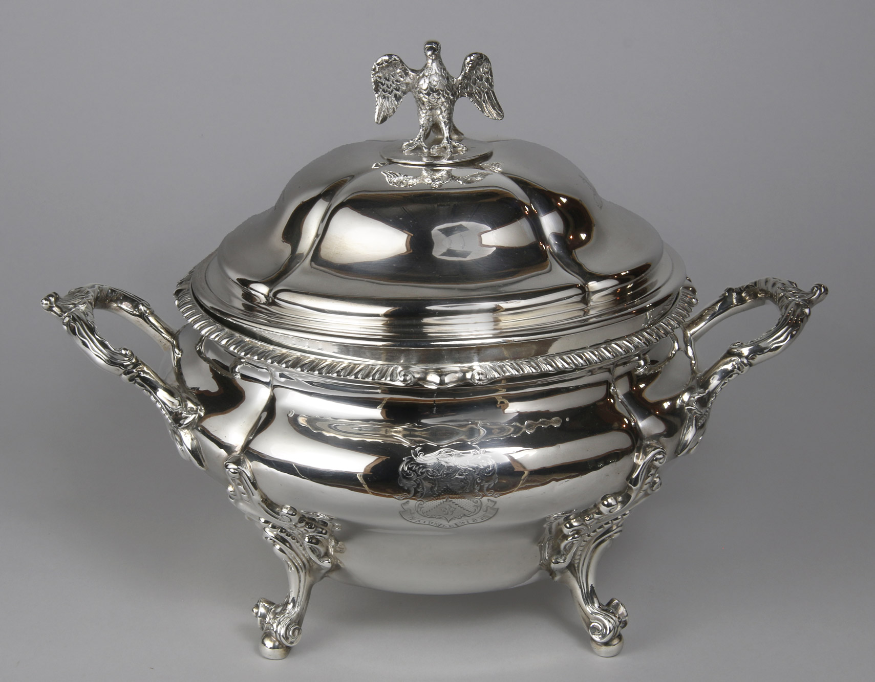 ANTIGUA SOPERA INGLESA VICTORIANA CON TAPA. ANTIGUA SOPERA INGLESA VICTORIANA CON TAPA.