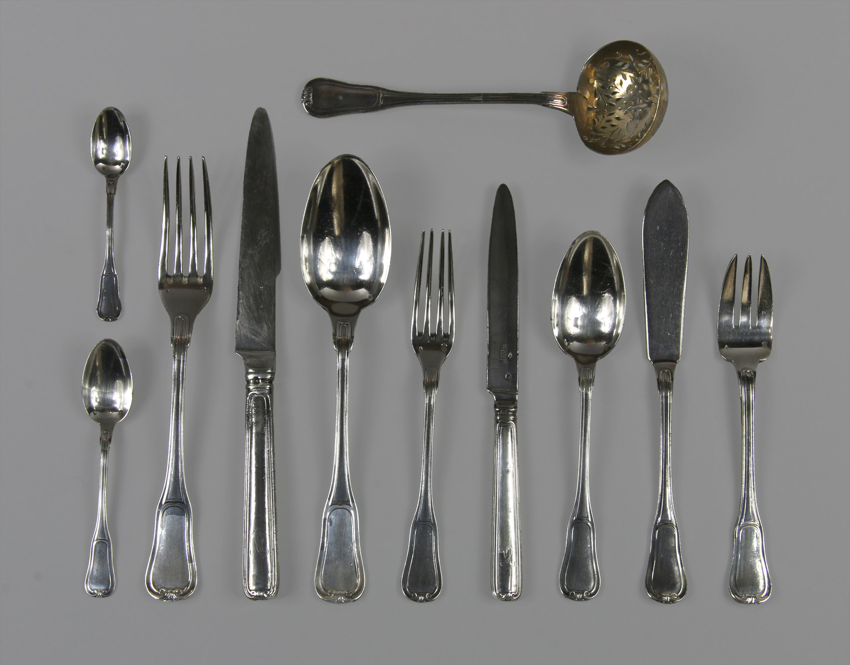 JUEGO DE CUBIERTOS DE PLATA FRANCESA TETARD. JUEGO DE CUBIERTOS DE PLATA FRANCESA TETARD.