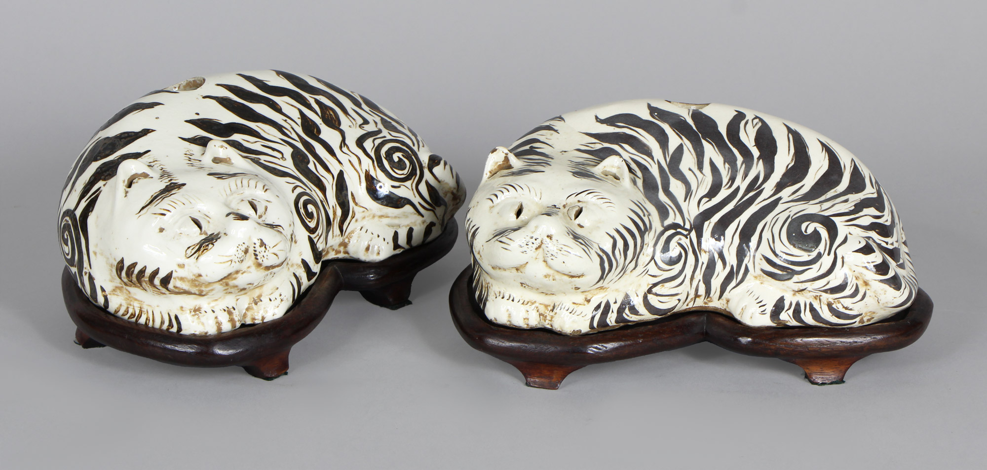  PAR DE FIGURAS CHINAS DE CERAMICA ESMALTADA. 