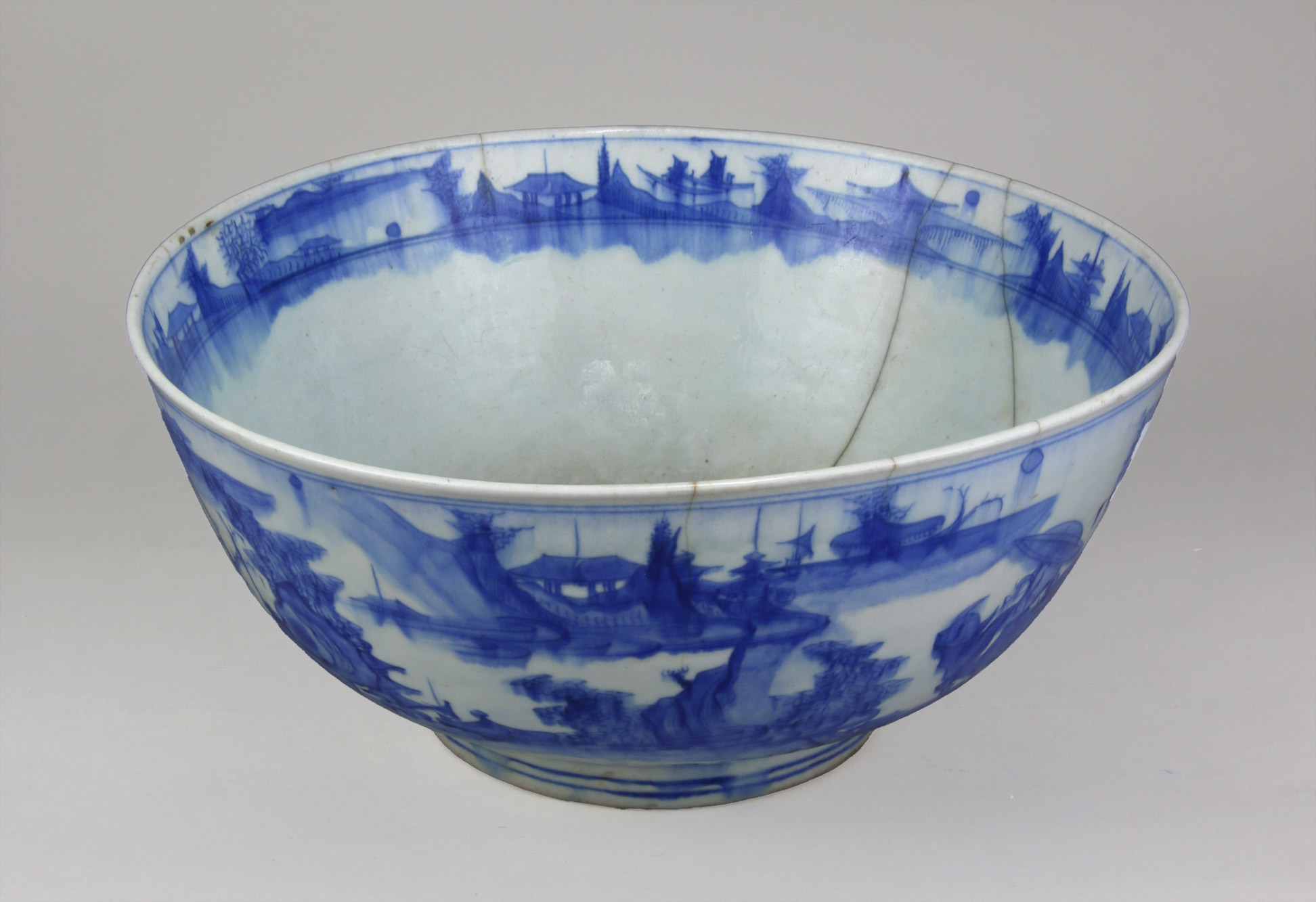  ANTIGUO CENTRO HONDO CHINO DE ALFARERIA ESMALTADA. 