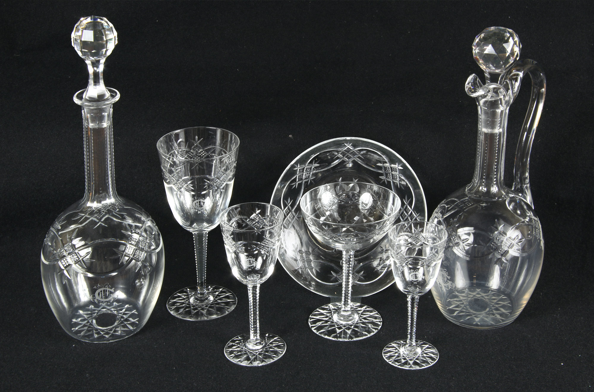 CONJUNTO DE COPAS DE CRISTAL TALLADO. CONJUNTO DE COPAS DE CRISTAL TALLADO.