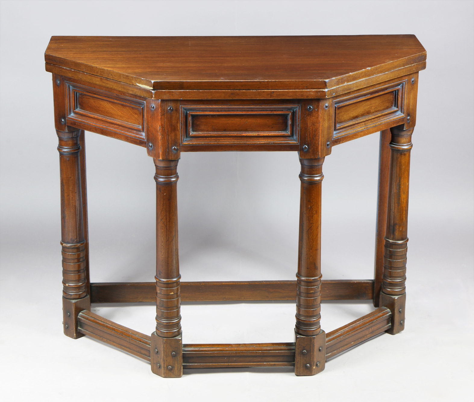  MESA LIBRO DE ESTILO INGLES TUDOR. 