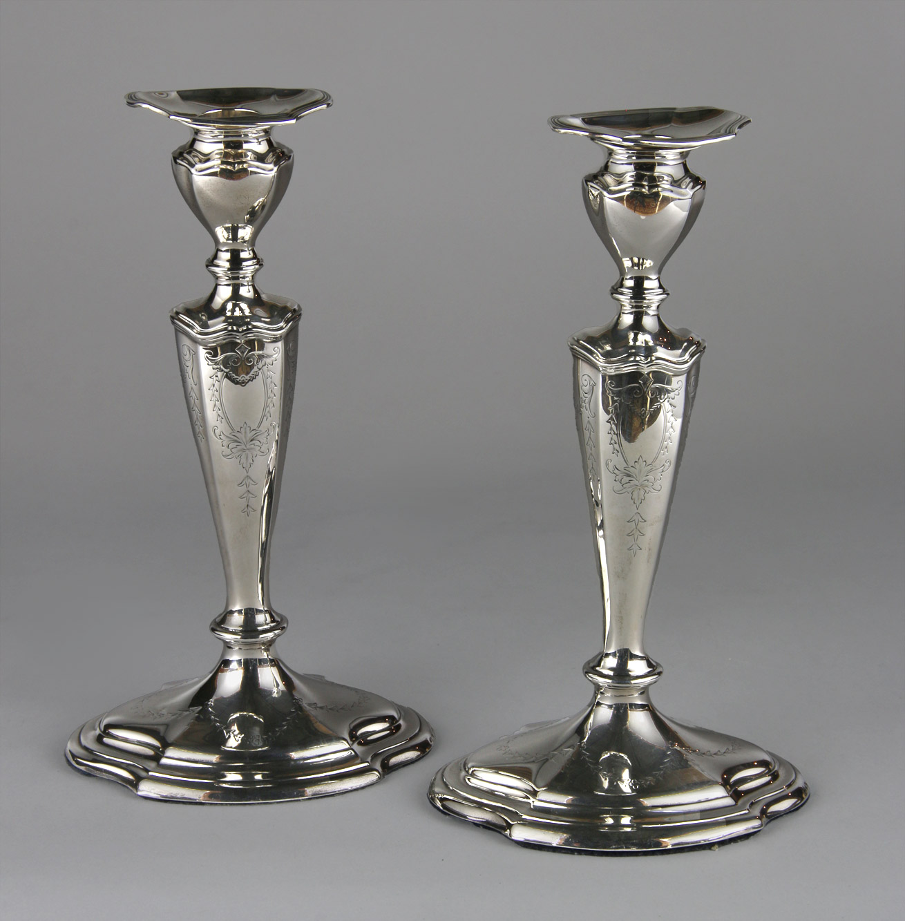 PAR DE CANDELEROS AMERICANOS STERLING SELLADOS. PAR DE CANDELEROS AMERICANOS STERLING SELLADOS.