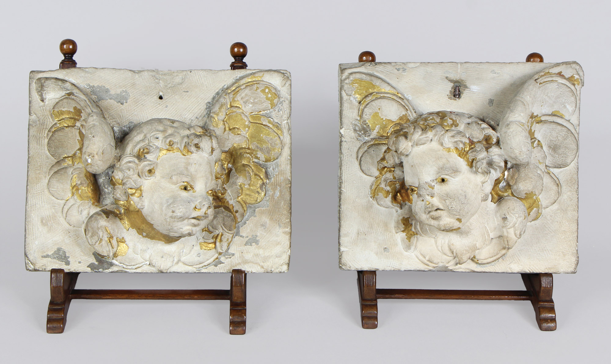  PAR DE ANTIGUAS PLACAS ITALIANAS DE PIEDRA ESCULPIDA. 