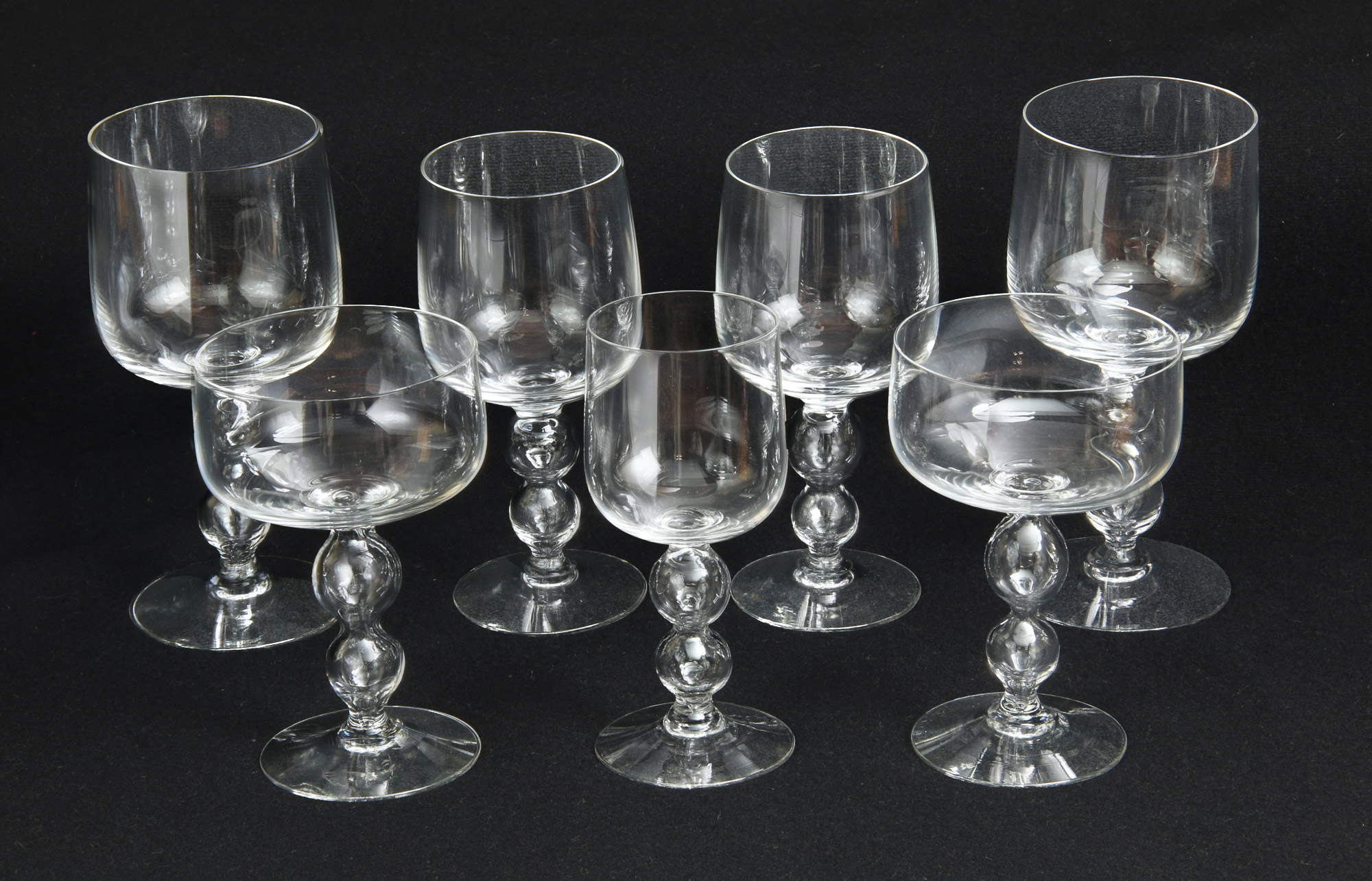 JUEGO DE COPAS DE CRISTAL LISO. JUEGO DE COPAS DE CRISTAL LISO.