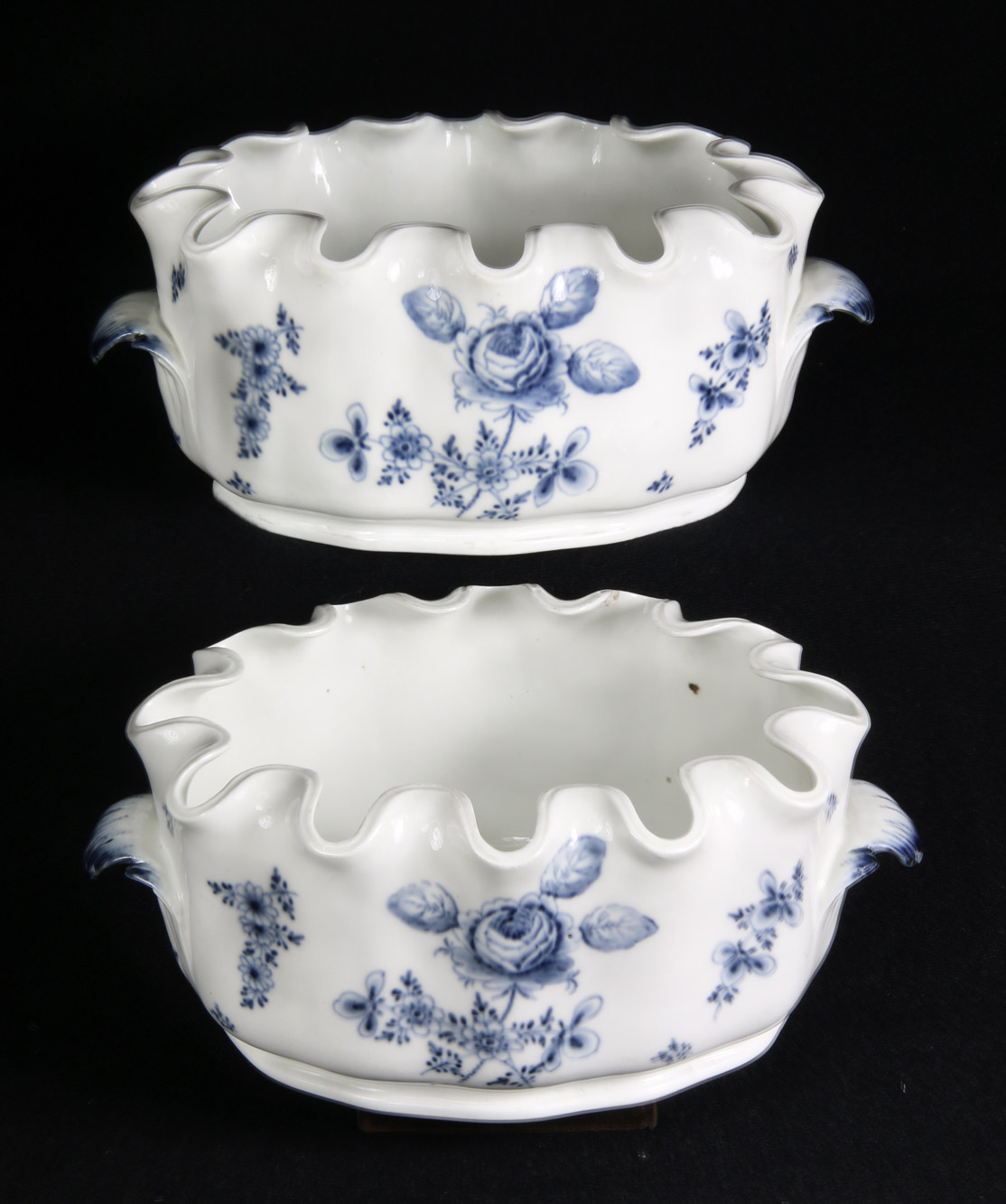  PAR DE ANTIGUOS ENFRIADORES DE PORCELANA AUSTRIACA. 