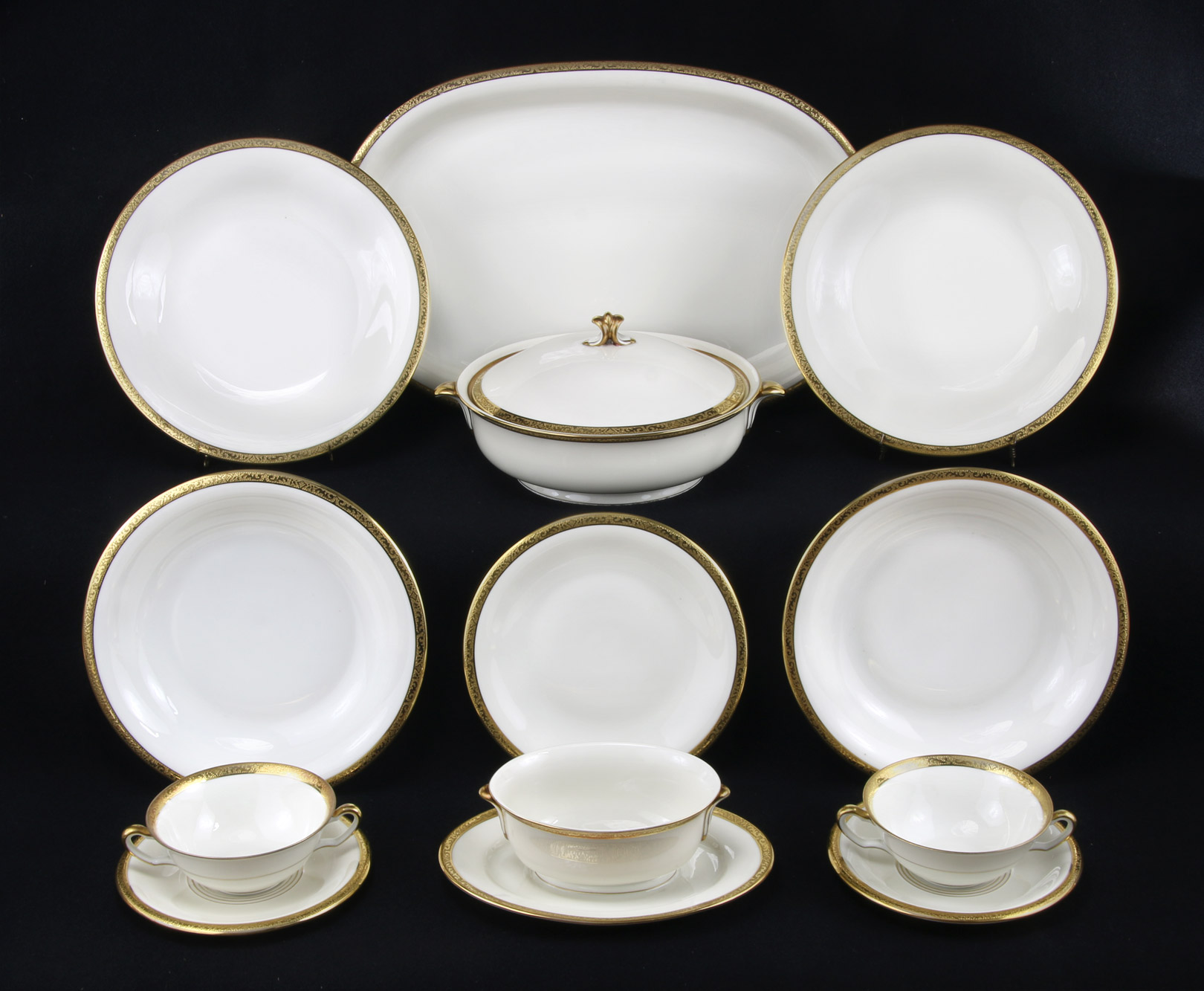  JUEGO DE PORCELANA ALEMANA HOHENBERG PARA MESA. 