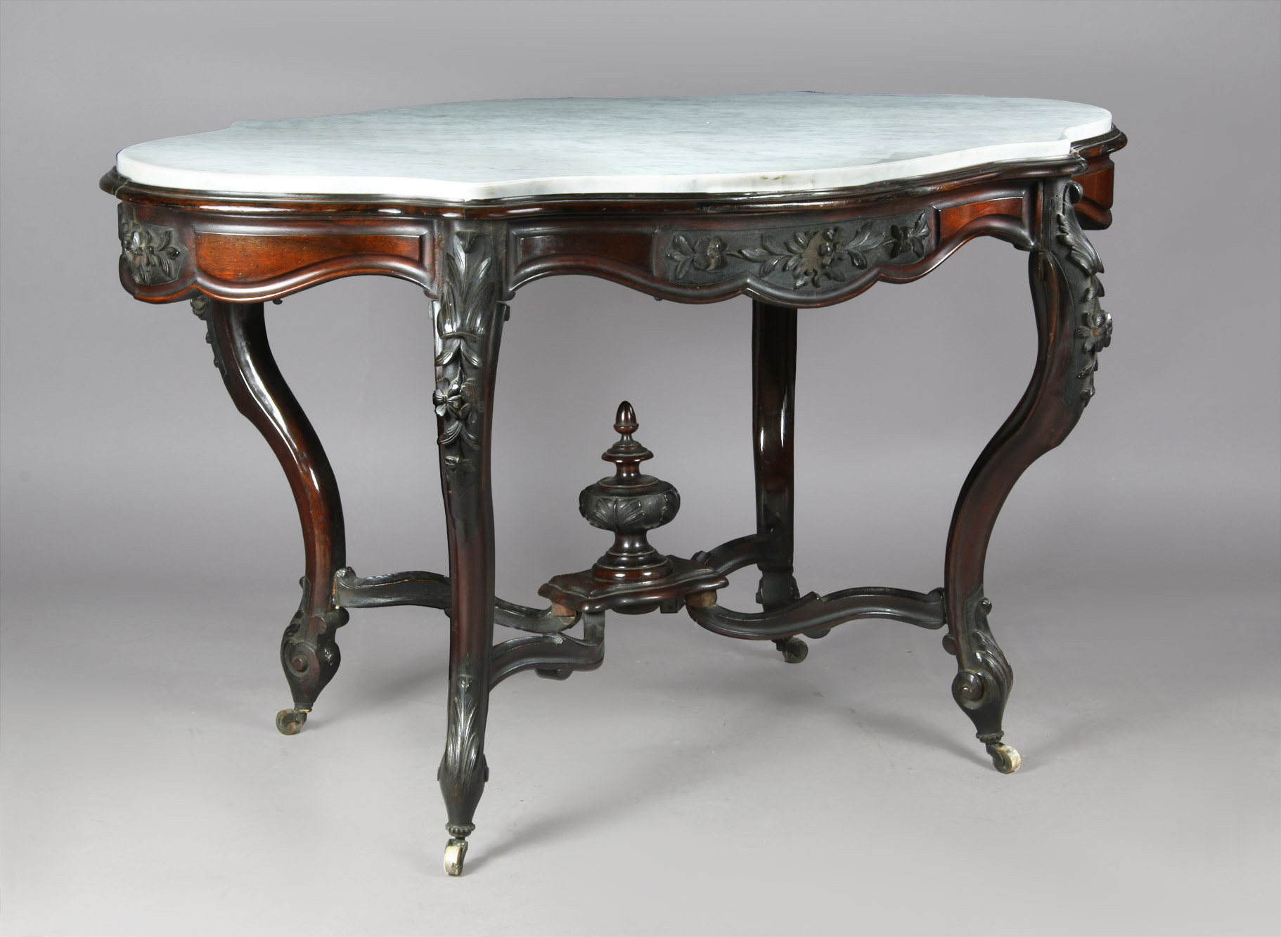  ANTIGUA MESA OVAL DE ESTILO COLONIAL PARA CENTRO.