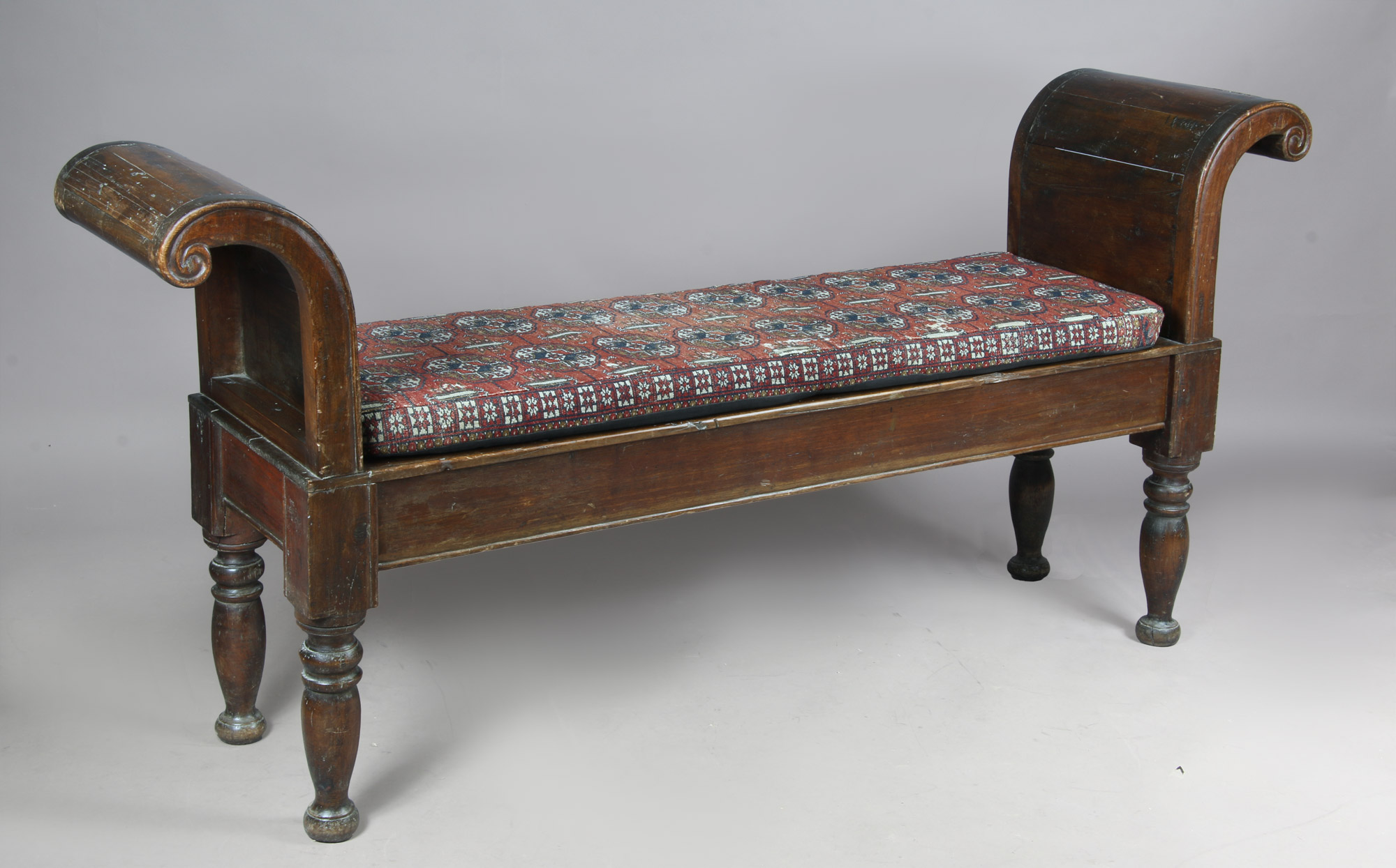 GRAN BANQUETA ITALIANA DE MADERA DE NOGAL MACIZO. GRAN BANQUETA ITALIANA DE MADERA DE NOGAL MACIZO.