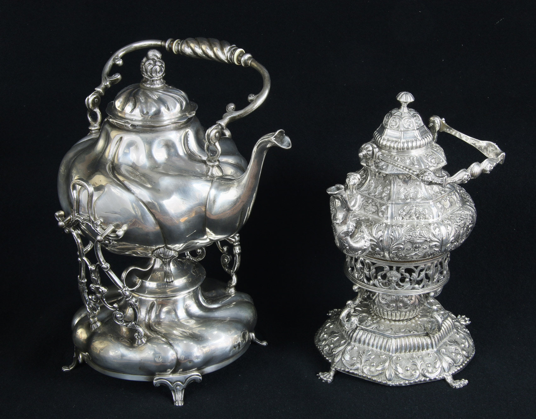 Lotes 593 y 744:
SAMOVAR DE PLATA STERLING 925 SELLADA.
SAMOVAR DE PLATA ALEMANA SELLADA. Lotes 593 y 744:
SAMOVAR DE PLATA STERLING 925 SELLADA.
SAMOVAR DE PLATA ALEMANA SELLADA.