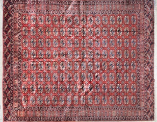 Lote 492: ALFOMBRA BOUCKARA DE LANA TEJIDA A MANO. ALFOMBRA BOUCKARA DE LANA TEJIDA A MANO.