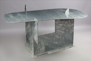 Lote 419: MESA DE ACERO DE DISEÑO ATRIBUIDA A ISAMU NOGUCHI. MESA DE ACERO DE DISEÑO ATRIBUIDA A ISAMU NOGUCHI.