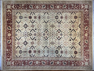 Lote 497: ALFOMBRA PERSA DE LANA TEJIDA A MANO. ALFOMBRA PERSA DE LANA TEJIDA A MANO.