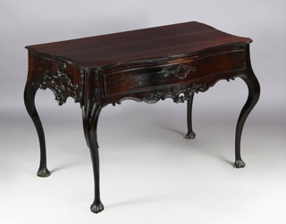 Lote 377: ANTIGUA MESA CONSOLA COLONIAL DE ARRIMO.  ANTIGUA MESA CONSOLA COLONIAL DE ARRIMO. 