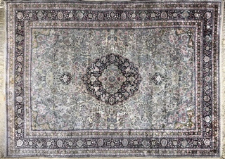 Lote 502: GRAN ALFOMBRA PERSA TABRIS DE LANA TEJIDA A MANO.  GRAN ALFOMBRA PERSA TABRIS DE LANA TEJIDA A MANO. 