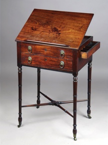 Lote 299: ANTIGUA 'READING TABLE' INGLESA DE EPOCA GEORGE III. ANTIGUA 'READING TABLE' INGLESA DE EPOCA GEORGE III.