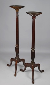 Lotes 297 y 289: 
																		PEDESTAL ALTO INGLES DE ESTILO QUEEN ANNE.
																		PEDESTAL ALTO INGLES DE ESTILO QUEEN ANNE.