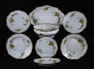 Lote 879: JUEGO DE PORCELANA FRANCESA DE LIMOGES PARA MESA.  JUEGO DE PORCELANA FRANCESA DE LIMOGES PARA MESA. 