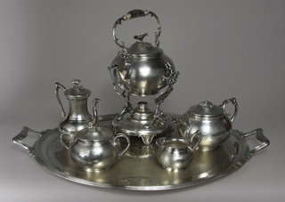 Lote 598: JUEGO DE METAL FRANCES CHRISTOFLE PARA TE Y CAFE. JUEGO DE METAL FRANCES CHRISTOFLE PARA TE Y CAFE.