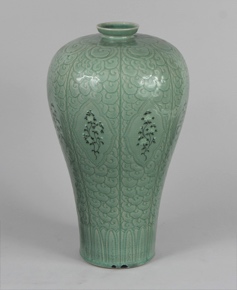 Lote 934: VASO DE PORCELANA CHINA CELADON ESMALTADA. VASO DE PORCELANA CHINA CELADON ESMALTADA.