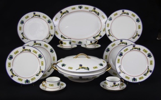Lote 940: JUEGO DE PORCELANA FRANCESA LIMOGES PARA MESA. JUEGO DE PORCELANA FRANCESA LIMOGES PARA MESA.