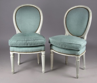 Lote 307: PAR DE SILLAS DE ESTILO FRANCES LUIS XVI. PAR DE SILLAS DE ESTILO FRANCES LUIS XVI.