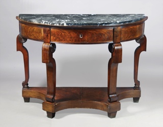 Lote 239: ANTIGUA MESA CONSOLA NEOCLASICA DEMI-LUNE. ANTIGUA MESA CONSOLA NEOCLASICA DEMI-LUNE.