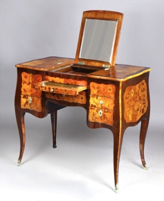 Lote 228: ANTIGUA POUDREUSE FRANCESA DE ESTILO LUIS XV. ANTIGUA POUDREUSE FRANCESA DE ESTILO LUIS XV.