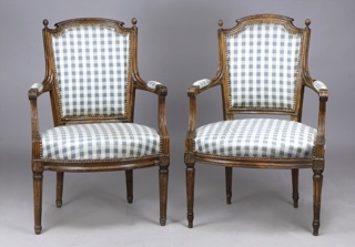 Lote 235: PAR DE ANTIGUOS SILLONES FRANCESES DE EPOCA LUIS XVI. PAR DE ANTIGUOS SILLONES FRANCESES DE EPOCA LUIS XVI.