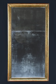 Lote 796: ESPEJO RECTANGULAR DE ESTILO FRANCES PARA COLGAR. ESPEJO RECTANGULAR DE ESTILO FRANCES PARA COLGAR.