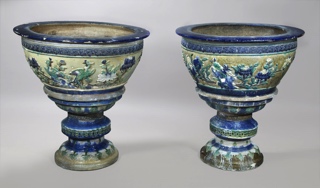 Lote 804: PAR DE ANTIGUOS MACETEROS CHINOS DE ALFARERIA ESMALTADA. PAR DE ANTIGUOS MACETEROS CHINOS DE ALFARERIA ESMALTADA.