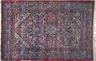 Lote 482: ANTIGUA ALFOMBRA 'KESHAN' DE LANA TEJIDA A MANO. ANTIGUA ALFOMBRA 'KESHAN' DE LANA TEJIDA A MANO.