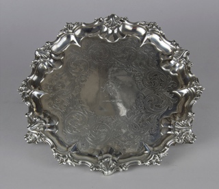 Lote 533: ANTIGUA BANDEJA CIRCULAR INGLESA VICTORIANA.  ANTIGUA BANDEJA CIRCULAR INGLESA VICTORIANA. 