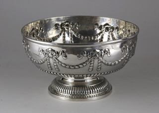 Lote 538: ANTIGUO CENTRO HONDO CIRCULAR INGLES JORGE III.  ANTIGUO CENTRO HONDO CIRCULAR INGLES JORGE III. 