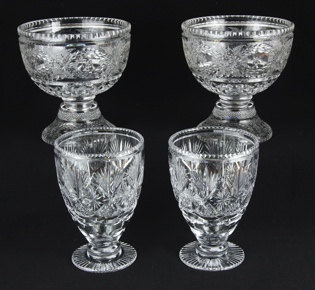 Lotes 657 y 652: 
																		PAR DE COPONES DE CRISTAL INGLES TALLADO. 
																		PAR DE COPONES DE CRISTAL INGLES TALLADO. 