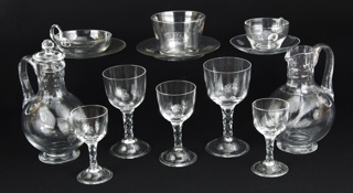 Lote 522: IMPORTANTE JUEGO DE COPAS DE FINO CRISTAL LISO.  IMPORTANTE JUEGO DE COPAS DE FINO CRISTAL LISO. 