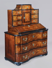 Lote 343: ANTIGUA COMODA SECRETAIRE ALEMANA SIGLO XVIII.  ANTIGUA COMODA SECRETAIRE ALEMANA SIGLO XVIII. 