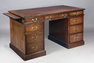 Lote 313: ESCRITORIO ESTILO INGLES CON PEDESTALES DESMONTABLES.  ESCRITORIO ESTILO INGLES CON PEDESTALES DESMONTABLES. 