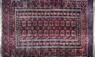 Lote 476: ALFOMBRA BOUCKARA DE LANA TEJIDA A MANO. ALFOMBRA BOUCKARA DE LANA TEJIDA A MANO.