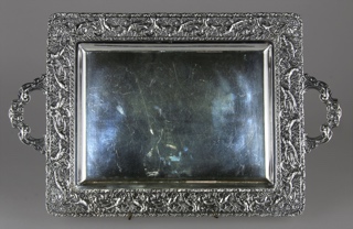 Lote 563: BANDEJA RECTANGULAR DE PLATA NACIONAL 925 CON ASAS.  BANDEJA RECTANGULAR DE PLATA NACIONAL 925 CON ASAS. 