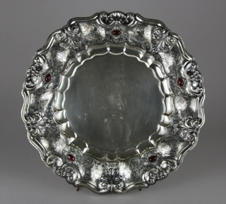 Lote 568: FUENTE CIRCULAR EUROPEA DE PLATA 800 SELLADA.  FUENTE CIRCULAR EUROPEA DE PLATA 800 SELLADA. 