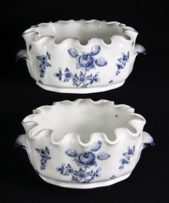 Lote 828: PAR DE ANTIGUOS ENFRIADORES DE PORCELANA AUSTRIACA.  PAR DE ANTIGUOS ENFRIADORES DE PORCELANA AUSTRIACA. 