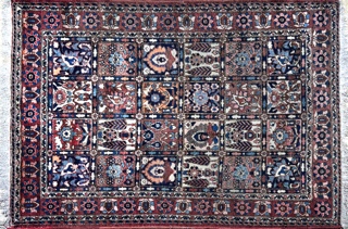 Lote 503: ALFOMBRA PERSA BAKTIAR DE LANA TEJIDA A MANO. ALFOMBRA PERSA BAKTIAR DE LANA TEJIDA A MANO.