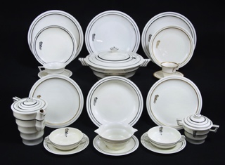 Lote 901: JUEGO DE PORCELANA FRANCESA LIMOGES PARA MESA.  JUEGO DE PORCELANA FRANCESA LIMOGES PARA MESA. 