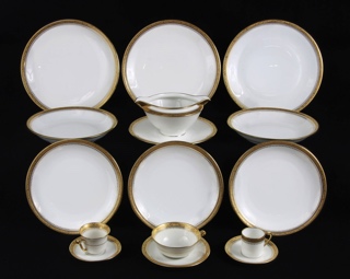 Lote 902: CONJUNTO DE PORCELANA FRANCESA LIMOGES PARA MESA. CONJUNTO DE PORCELANA FRANCESA LIMOGES PARA MESA.