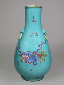 Lote 855: LAMPARA CON VASO DE PORCELANA CHINA ESMALTADA.  LAMPARA CON VASO DE PORCELANA CHINA ESMALTADA. 