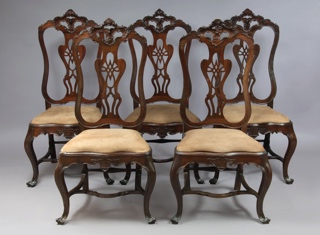 Lote 376: DOCE ANTIGUAS SILLAS PORTUGUESAS PARA COMEDOR. DOCE ANTIGUAS SILLAS PORTUGUESAS PARA COMEDOR.